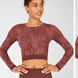 NWT Fabletics Kamila Seamless Long-Sleeve Top in Cherry Mocha Reptilia/Canyon M